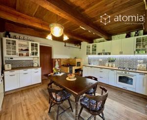 PREDANÉ !  Pekný vidiecky dom po rek.  Zlatá Idka