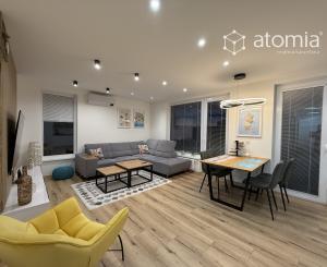 LUXUSNÝ 3-IZBOVÝ BYT S VEĽKOU TERASOU A PARKOVANÍM