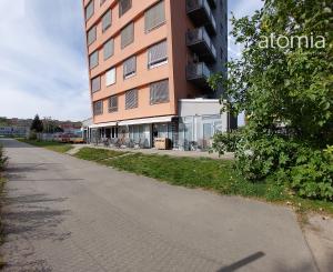 Nebytový priestor + 5,7á pozemok na sídlisku Nad Jazerom