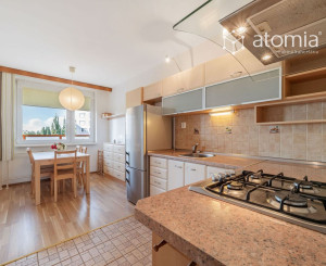 Prenájom 3 izbový pražský typ bytu zariadený Sputnikova