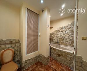 Prenájom 2 izbový tehlový byt po rek. Košice I. Staré mesto