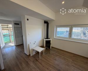 Na predaj pozemok so stavbou v obci Ďurkov