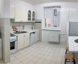 Priestranný 2-izbový byt blízko centra - ČSL armády
