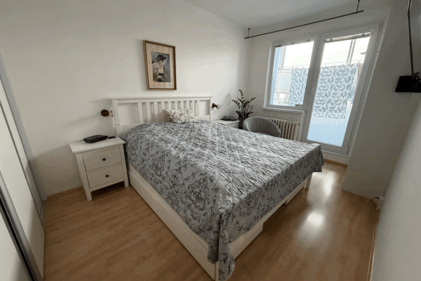 Na prenájom zrekonštruovaný 3-izbový byt na Ťahanovciach