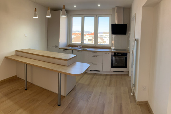 Na prenájom moderný úplne prerobený nezariadený 3-izbový byt