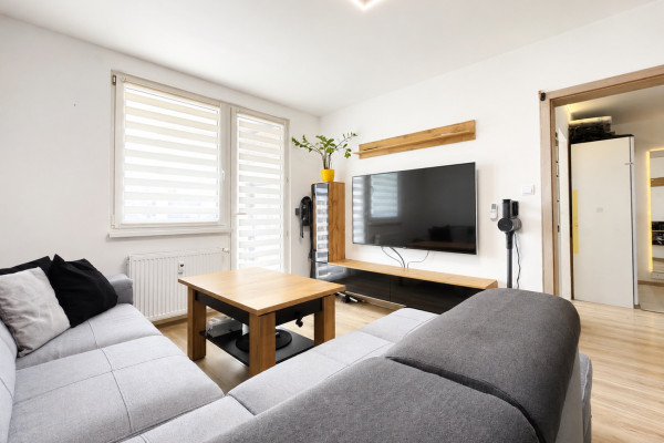 NA PREDAJ - 2 izbový byt s loggiou, Lomená, Košice