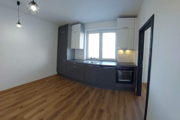 PRENÁJOM: moderný komplet zmodernizovaný nezariadený 3-izbák