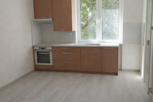 PRENÁJOM: moderný komplet zmodernizovaný nezariadený 3-izbák