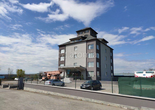 Na prenájom kancelárie pri hlavnej ceste