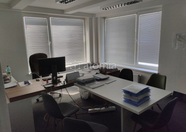 Na prenájom kancelárie pri hlavnej ceste