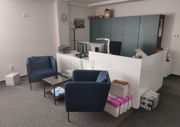 Na prenájom kancelárie pri hlavnej ceste