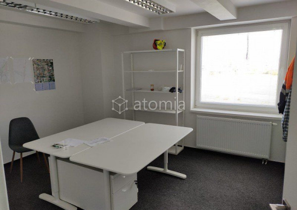 Na prenájom kancelárie pri hlavnej ceste