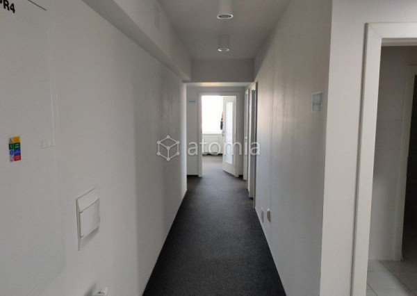 Na prenájom kancelárie pri hlavnej ceste