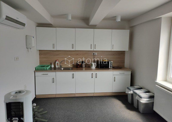 Na prenájom kancelárie pri hlavnej ceste