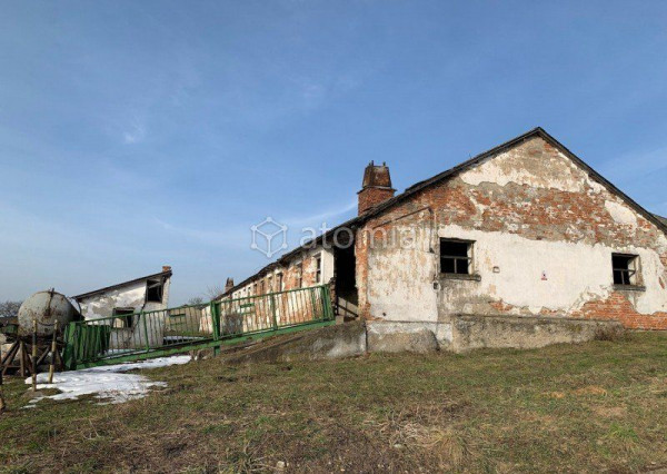 Na predaj haly a pozemok