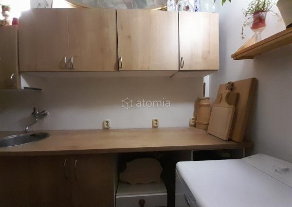 PREDANÉ - Priestranný 2 izbový tehlový byt s balkónom