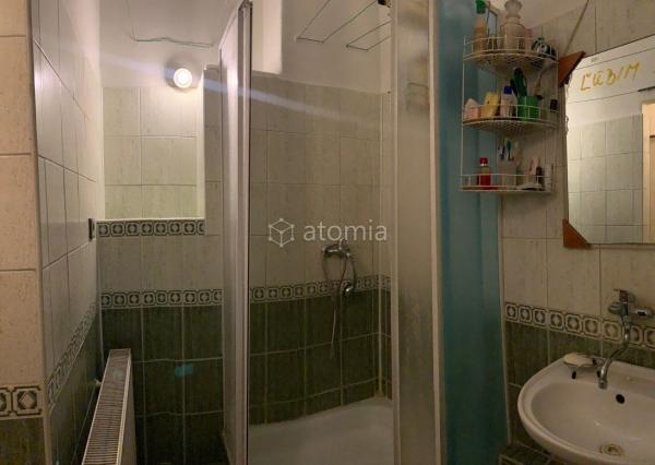 PREDANÉ - Priestranný 2 izbový tehlový byt s balkónom