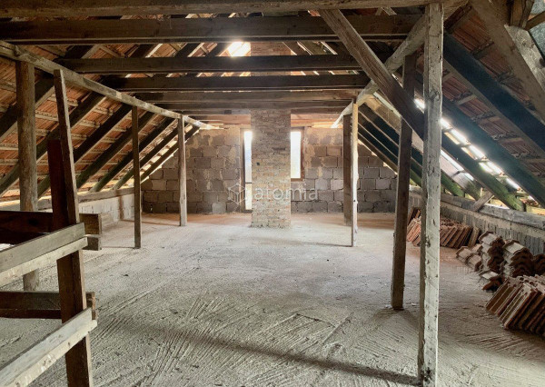 Hrubá stavba domu na ideálnom pozemku, platné stav.povolenie