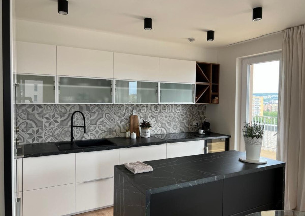 NOVOSTAVBA NOVÁ TERASA  4 izbový byt, terasa, 2 x parkovanie