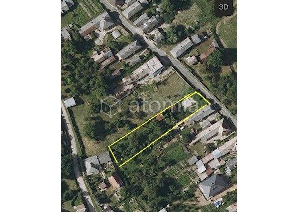 Pekný pozemok s dvomi drevostavbami a základovou doskou