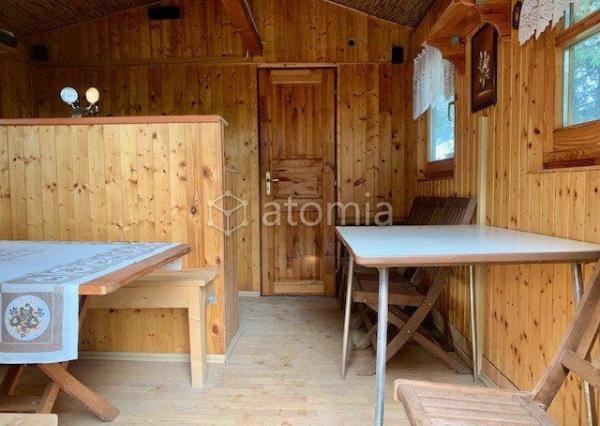 Pekný pozemok s dvomi drevostavbami a základovou doskou