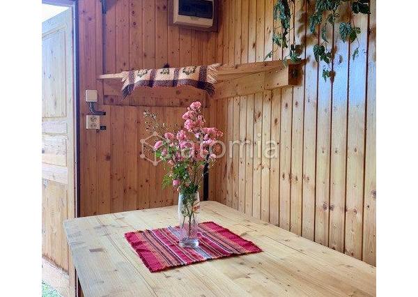 Pekný pozemok s dvomi drevostavbami a základovou doskou