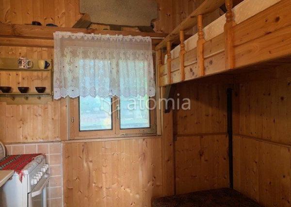 Pekný pozemok s dvomi drevostavbami a základovou doskou