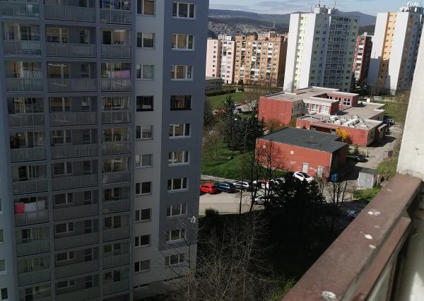 Veľký 2 izbový byt na sídlisku Ťahanovce