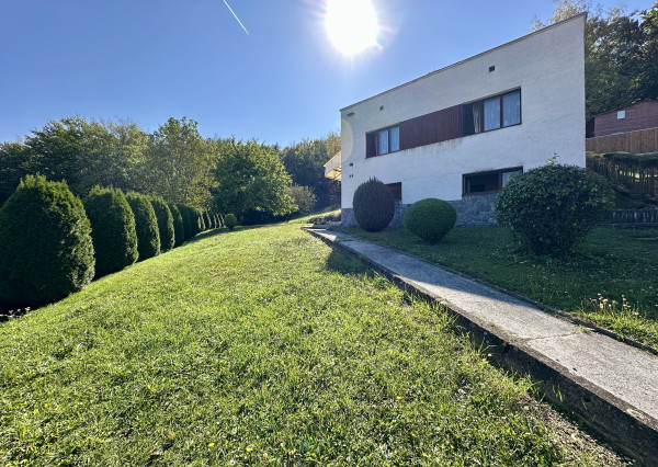 Rezervované! Bukovec, krásny pozemok s domom