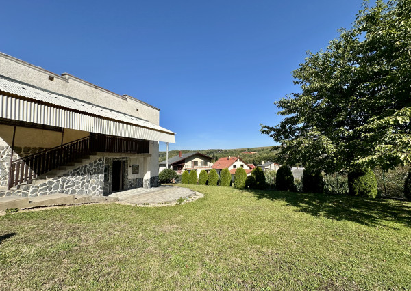 Rezervované! Bukovec, krásny pozemok s domom