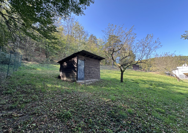 Rezervované! Bukovec, krásny pozemok s domom