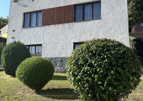 Rezervované! Bukovec, krásny pozemok s domom