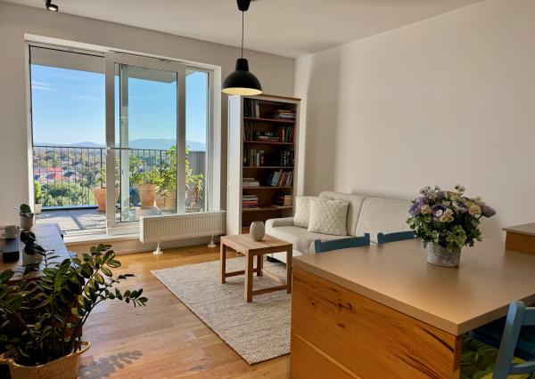 Novostavba predaj  2 izb. byt, terasa, 2 sklady  REZERVOVANÉ