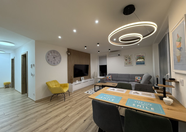 LUXUSNÝ 3-IZBOVÝ BYT S VEĽKOU TERASOU A PARKOVANÍM