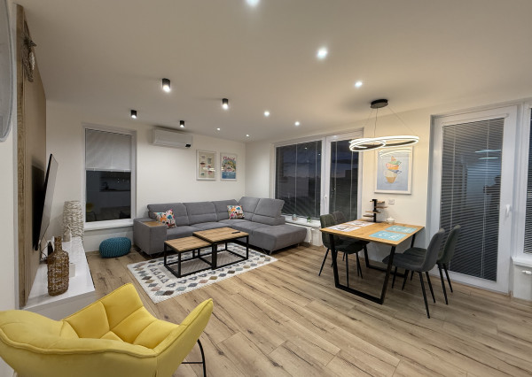 LUXUSNÝ 3-IZBOVÝ BYT S VEĽKOU TERASOU A PARKOVANÍM