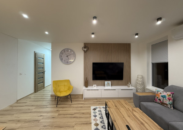 LUXUSNÝ 3-IZBOVÝ BYT S VEĽKOU TERASOU A PARKOVANÍM