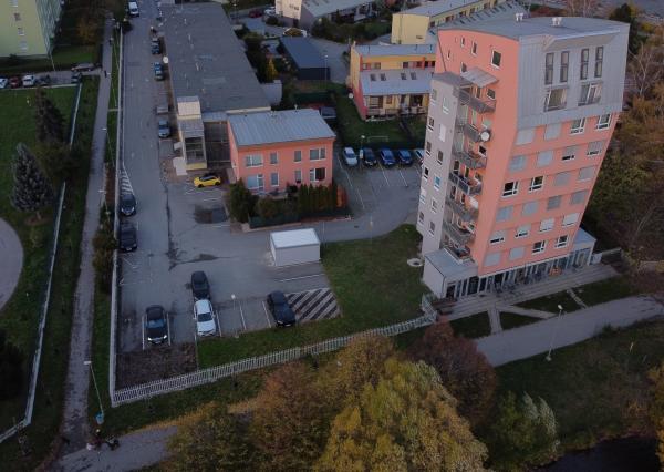 Nebytový priestor + 5,7á pozemok na sídlisku Nad Jazerom