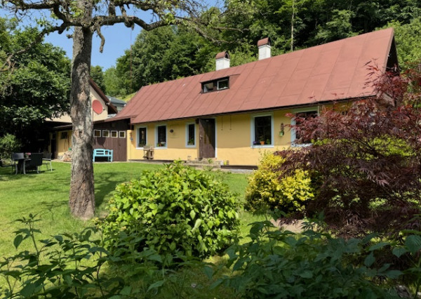 PREDANÉ !  Pekný vidiecky dom po rek.  Zlatá Idka