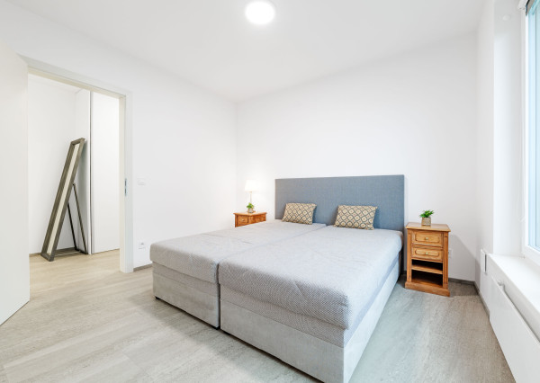 Prenájom 2 izbový byt, terasa, parking, NOVÁ TERASA Inovecká