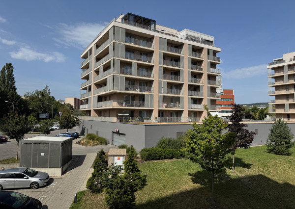 Prenájom 2 izbový byt, terasa, parking, NOVÁ TERASA Inovecká