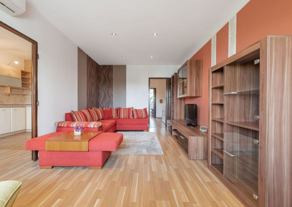 Prenájom 3 izbový pražský typ bytu zariadený Sputnikova