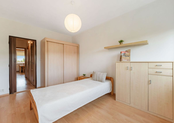 Prenájom 3 izbový pražský typ bytu zariadený Sputnikova