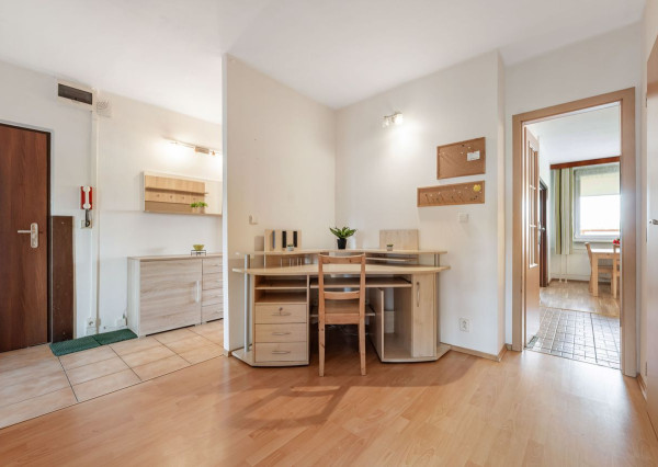 Prenájom 3 izbový pražský typ bytu zariadený Sputnikova