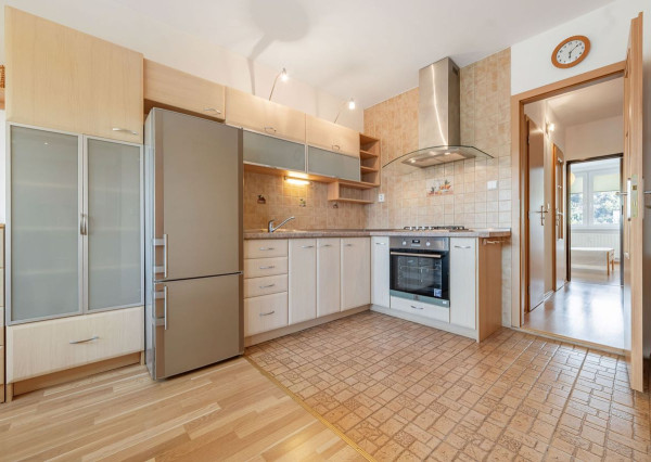 Prenájom 3 izbový pražský typ bytu zariadený Sputnikova