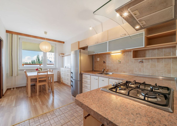 Prenájom 3 izbový pražský typ bytu zariadený Sputnikova