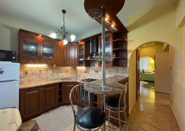 Prenájom 2 izbový tehlový byt po rek. Košice I. Staré mesto