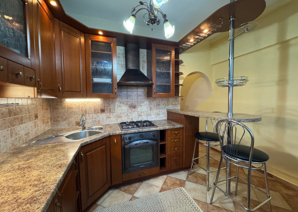 Prenájom 2 izbový tehlový byt po rek. Košice I. Staré mesto