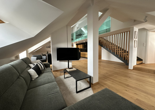 Exkluzívny 4-izbový byt na prenájom