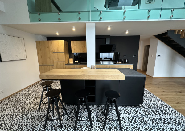 Exkluzívny 4-izbový byt na prenájom