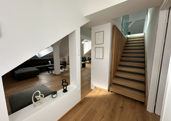 Exkluzívny 4-izbový byt na prenájom